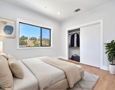 102 Marion Boulevard - Photo Thumbnail 12