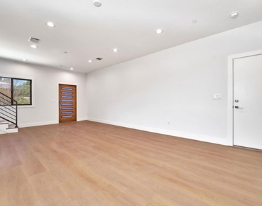 102 Marion Boulevard - Photo Thumbnail 3