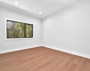 102 Marion Boulevard - Photo Thumbnail 36