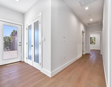 102 Marion Boulevard - Photo Thumbnail 25