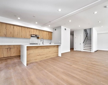 102 Marion Boulevard - Photo Thumbnail 9
