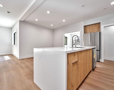 102 Marion Boulevard - Photo Thumbnail 10