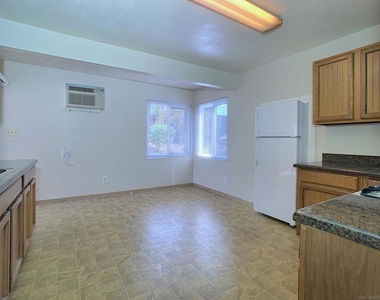 6190 Dixie Dr - Photo Thumbnail 4