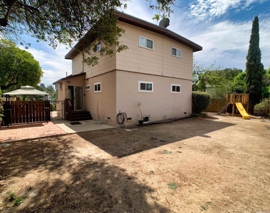 6190 Dixie Dr - Photo Thumbnail 12