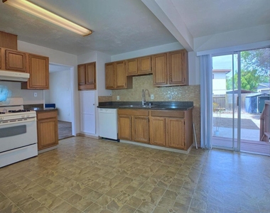 6190 Dixie Dr - Photo Thumbnail 2