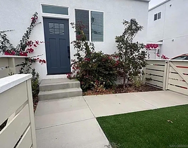 1226 Fern Ave - Photo Thumbnail 2