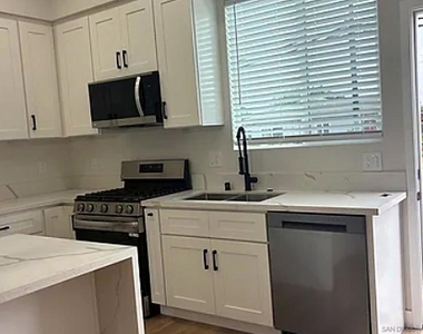 1226 Fern Ave - Photo Thumbnail 4