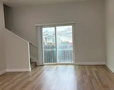 1226 Fern Ave - Photo Thumbnail 8