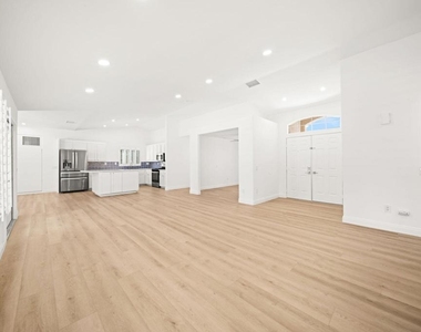 37762 Drexell Drive - Photo Thumbnail 6