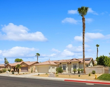 37762 Drexell Drive - Photo Thumbnail 2
