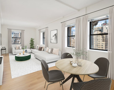 West 34th St (6th and 5th Aves) - Photo Thumbnail 1