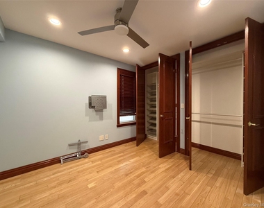 6194 Grove St - Photo Thumbnail 5