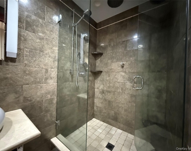 6194 Grove St - Photo Thumbnail 4