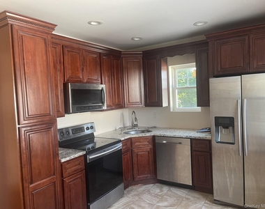 918 10th St - Photo Thumbnail 1