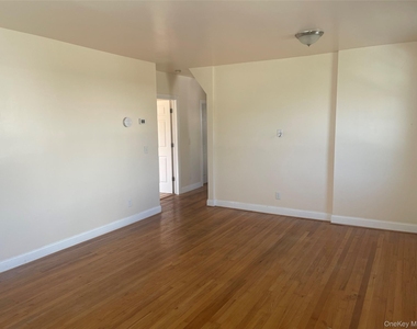 918 10th St - Photo Thumbnail 3