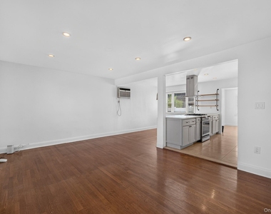 69 Bank Street - Photo Thumbnail 2