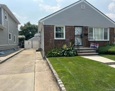 15724 20th Avenue - Photo Thumbnail 4
