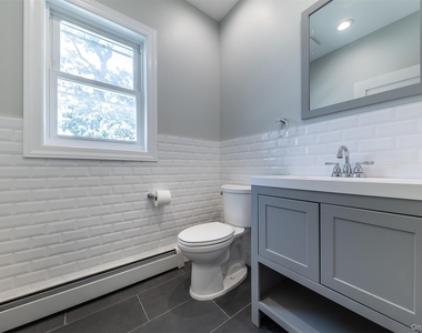 57 Earle Ave - Photo Thumbnail 5