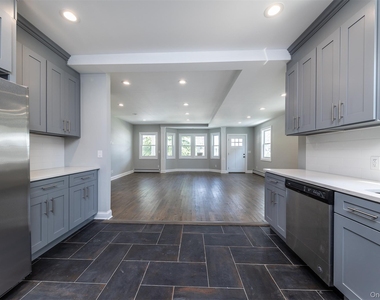 57 Earle Ave - Photo Thumbnail 15