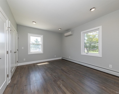57 Earle Ave - Photo Thumbnail 8