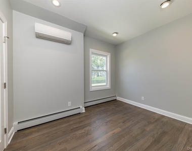 57 Earle Ave - Photo Thumbnail 6