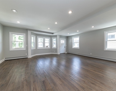 57 Earle Ave - Photo Thumbnail 4
