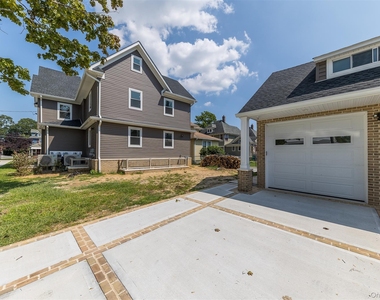57 Earle Ave - Photo Thumbnail 3