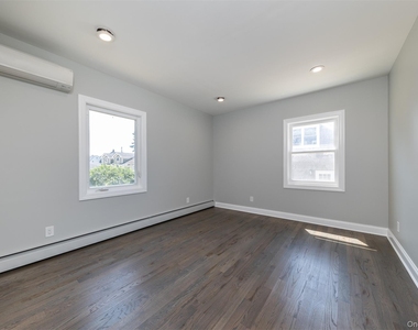 57 Earle Ave - Photo Thumbnail 10