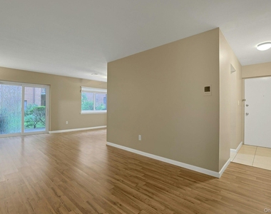 214 Kennedy Drive - Photo Thumbnail 4