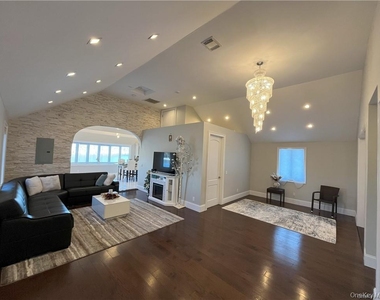 815 S Lake Boulevard - Photo Thumbnail 3