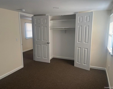215 Lakewood Street E - Photo Thumbnail 8
