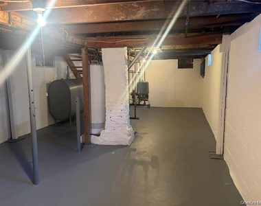 215 Lakewood Street E - Photo Thumbnail 15