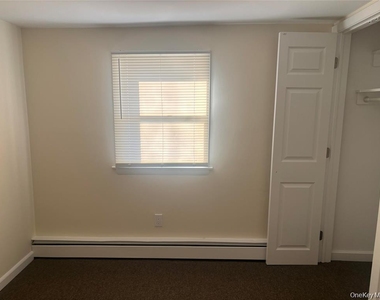 215 Lakewood Street E - Photo Thumbnail 9