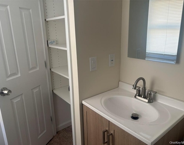 215 Lakewood Street E - Photo Thumbnail 13