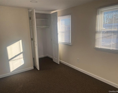 215 Lakewood Street E - Photo Thumbnail 10