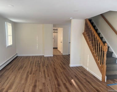 215 Lakewood Street E - Photo Thumbnail 1