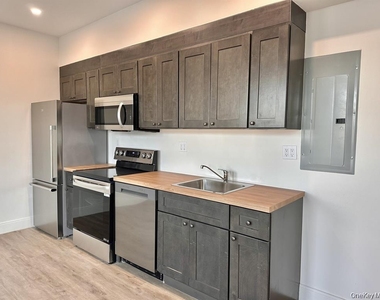 362 W Merrick Road - Photo Thumbnail 1