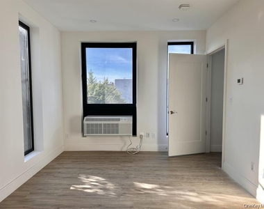 362 W Merrick Road - Photo Thumbnail 6