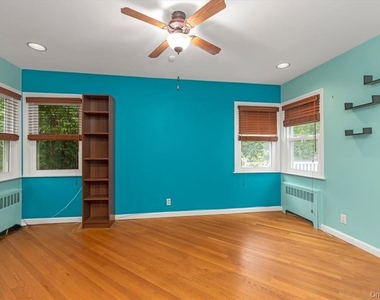 709 Carlyle Street - Photo Thumbnail 13