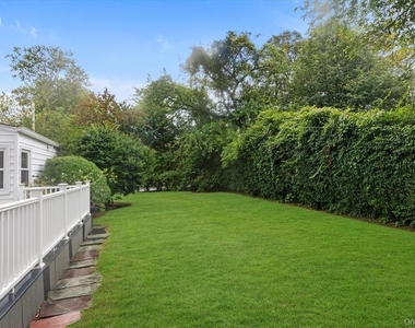 709 Carlyle Street - Photo Thumbnail 27