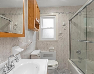 709 Carlyle Street - Photo Thumbnail 18