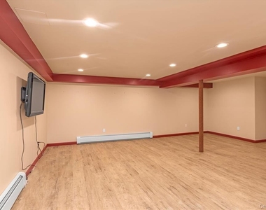 709 Carlyle Street - Photo Thumbnail 22