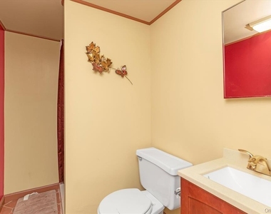 709 Carlyle Street - Photo Thumbnail 24