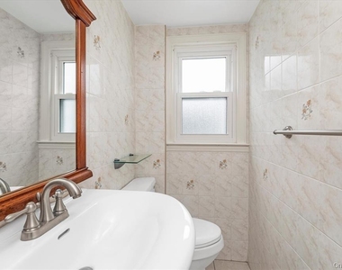 709 Carlyle Street - Photo Thumbnail 14