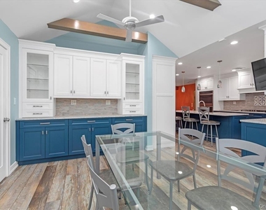 709 Carlyle Street - Photo Thumbnail 7