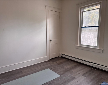 109 Lake Avenue - Photo Thumbnail 6