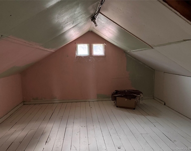 109 Lake Avenue - Photo Thumbnail 9