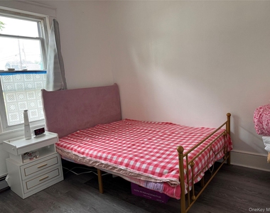109 Lake Avenue - Photo Thumbnail 5