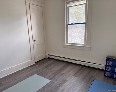 109 Lake Avenue - Photo Thumbnail 8