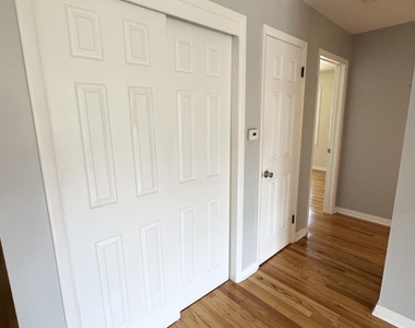 7 Regina Court - Photo Thumbnail 9